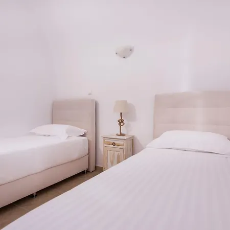 Luxury Santorini 2 Bedrooms Lucy With Spacious Terrace Pýrgos